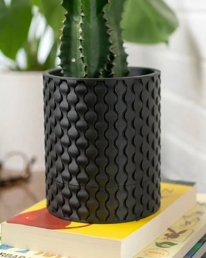 Evoliv Raindrop Tisch-Pflanzgefäß mit Tropfschale, modernes Design, für Zimmerpflanzen, aus Kunststoff, in Schwarz