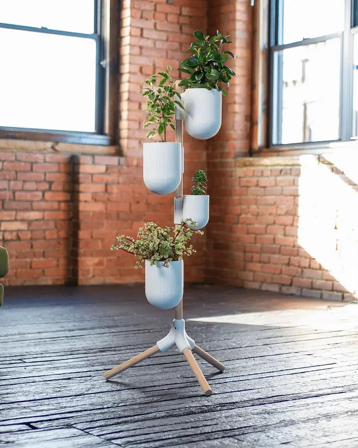 Evoliv Urban Green vertikaler Pflanzenständer in Weiss mit mehreren Pflanzgefässen für Zimmerpflanzen, freistehendes modulares Pflanzen-System für den Innenbereich.